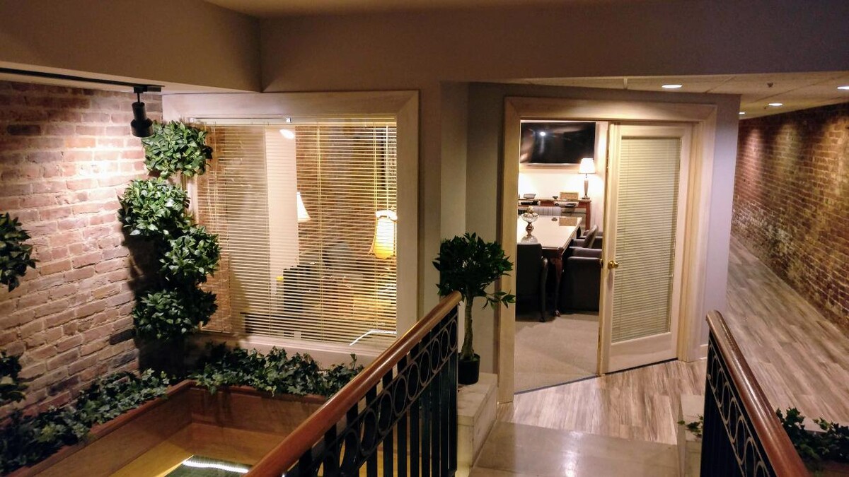 Images Renaissance Business Centers