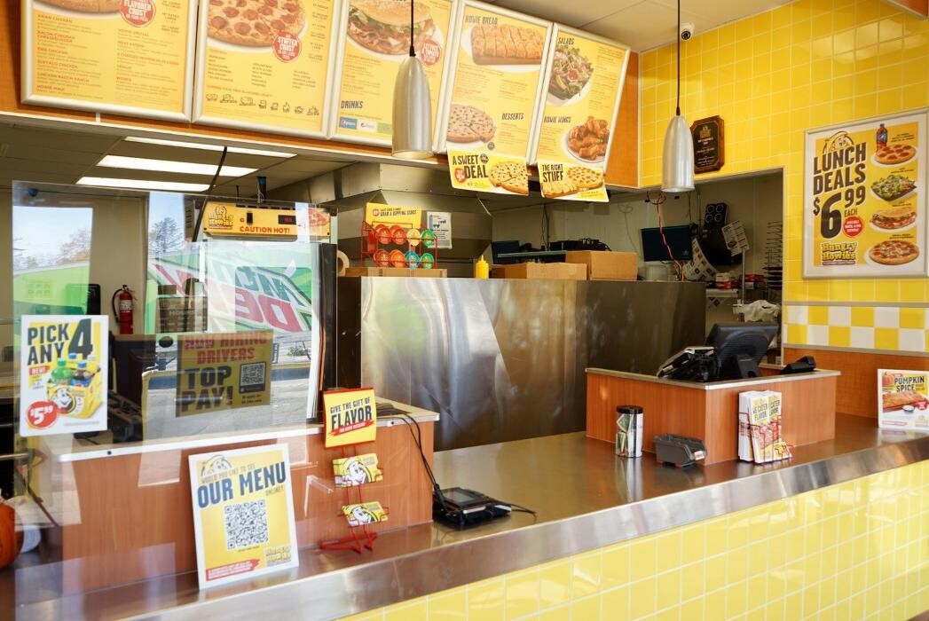 Images Hungry Howie's Pizza