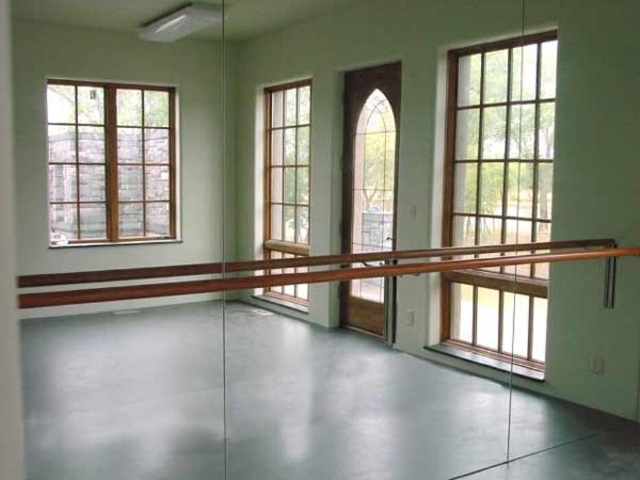 Images Bell Mirror & Glass Inc.