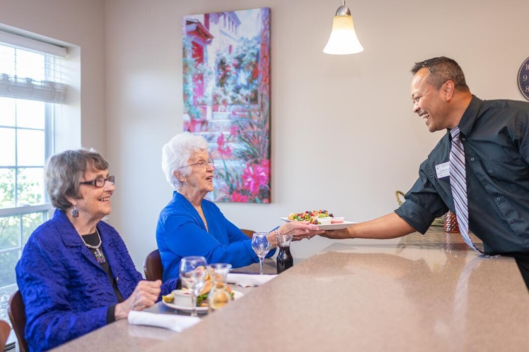 Images Shorewood Senior Campus