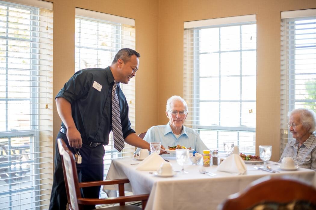 Images Shorewood Senior Campus