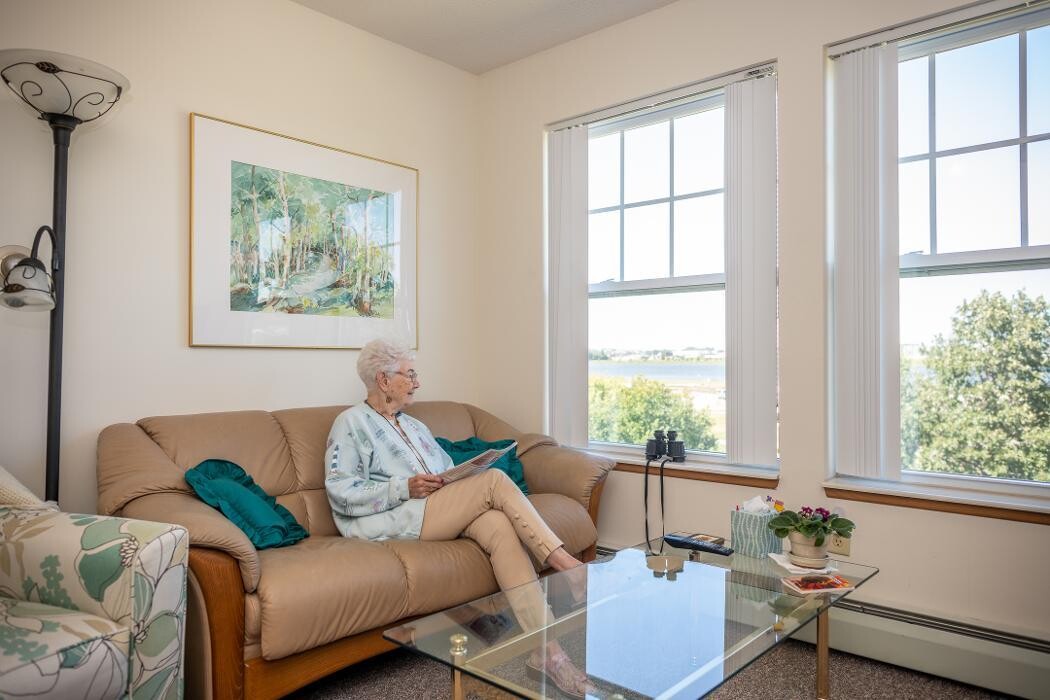 Images Shorewood Senior Campus