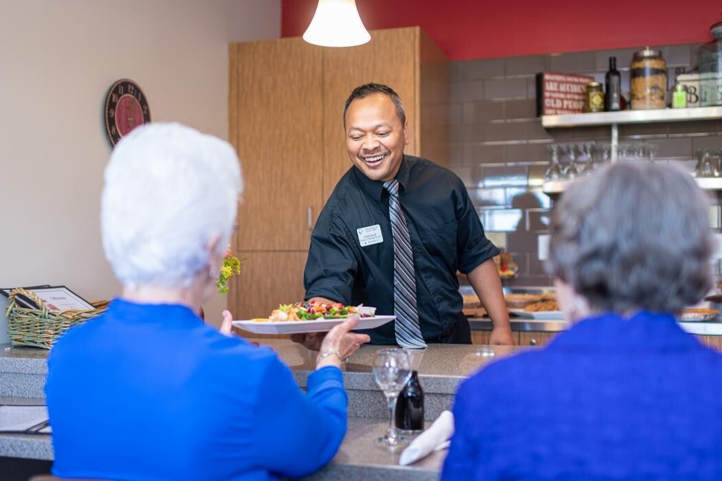 Images Shorewood Senior Campus