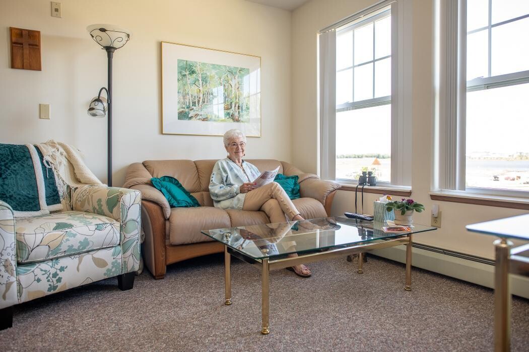 Images Shorewood Senior Campus