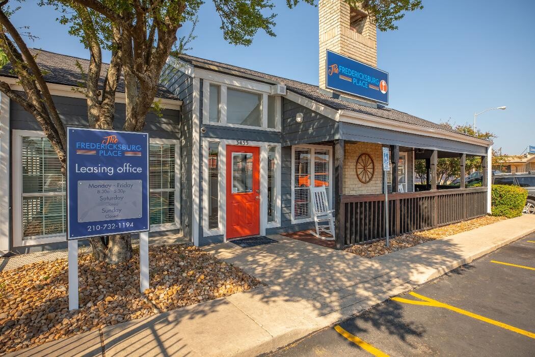 Images Fredericksburg Place Apartments