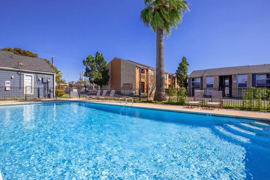 Images Fredericksburg Place Apartments