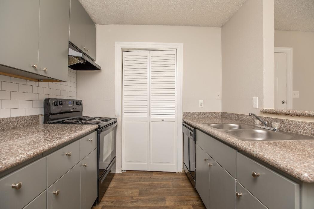 Images Fredericksburg Place Apartments