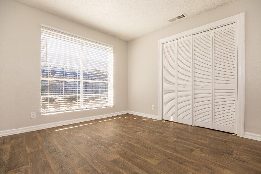 Images Fredericksburg Place Apartments