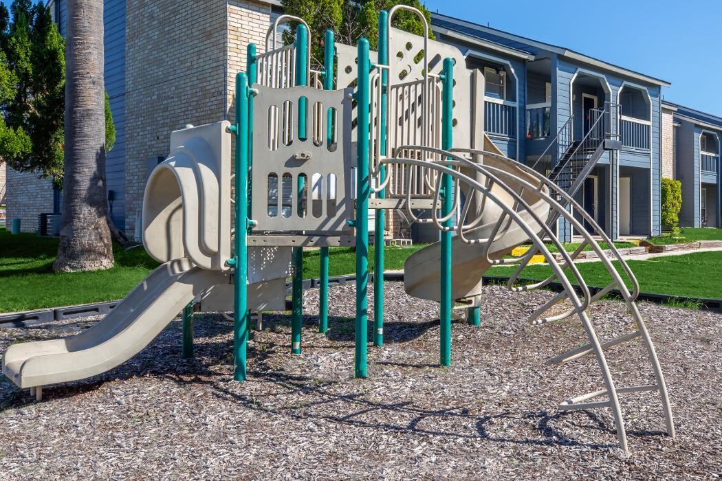 Images Fredericksburg Place Apartments