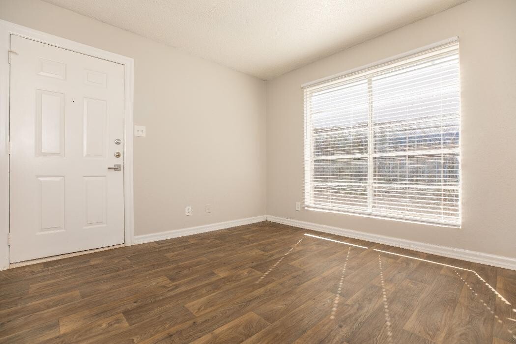 Images Fredericksburg Place Apartments