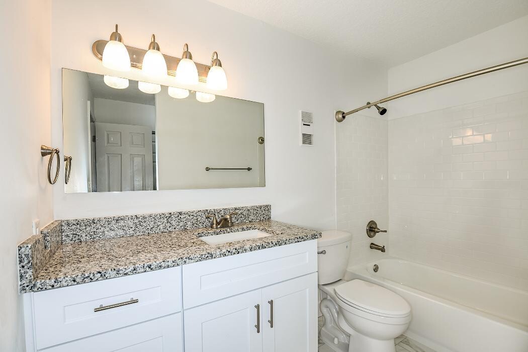 Images Woodlake Villas