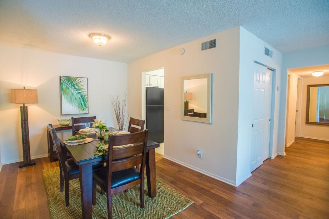 Images Woodlake Villas
