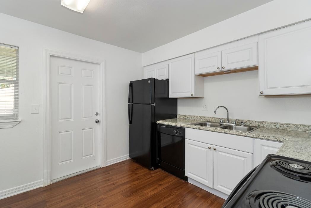 Images Woodlake Villas