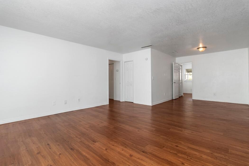 Images Woodlake Villas