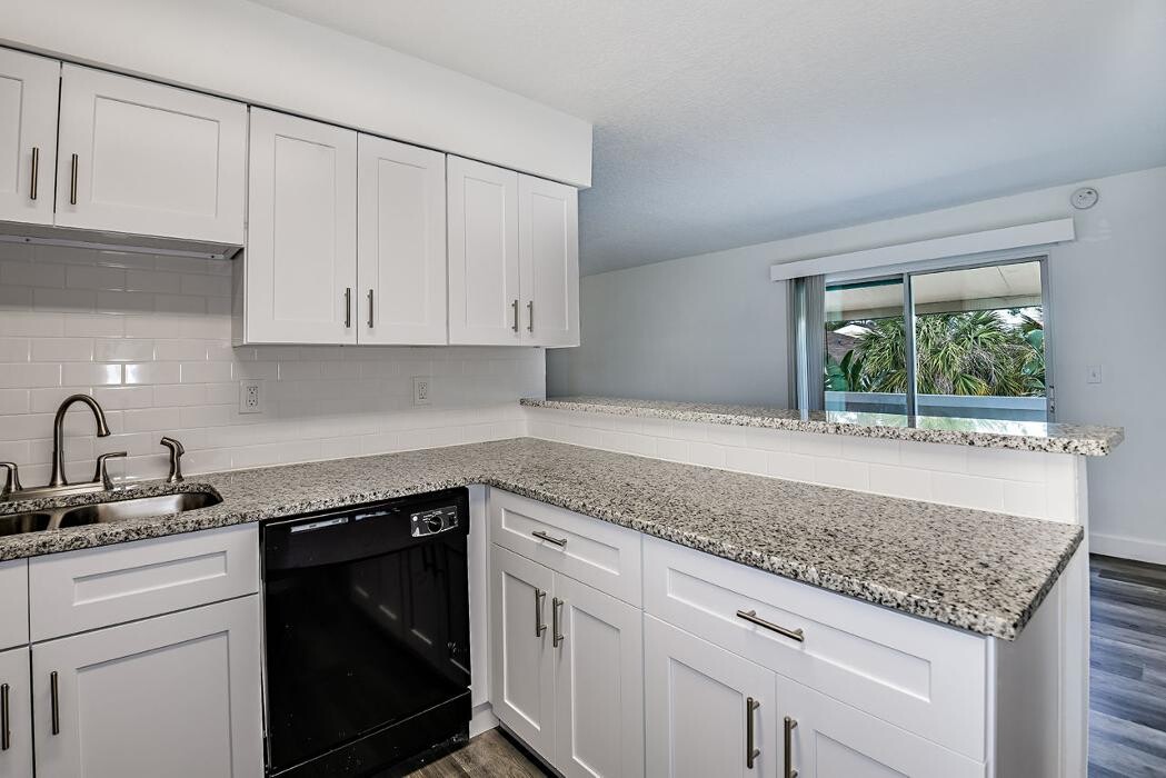 Images Woodlake Villas
