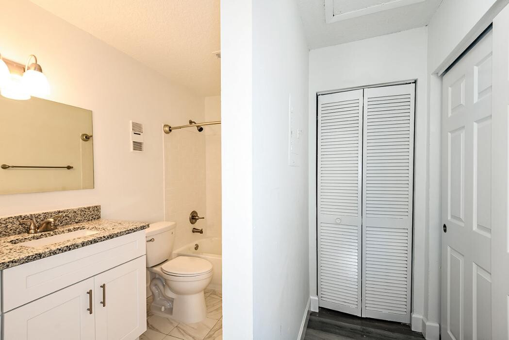 Images Woodlake Villas