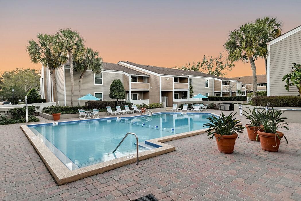 Images Woodlake Villas