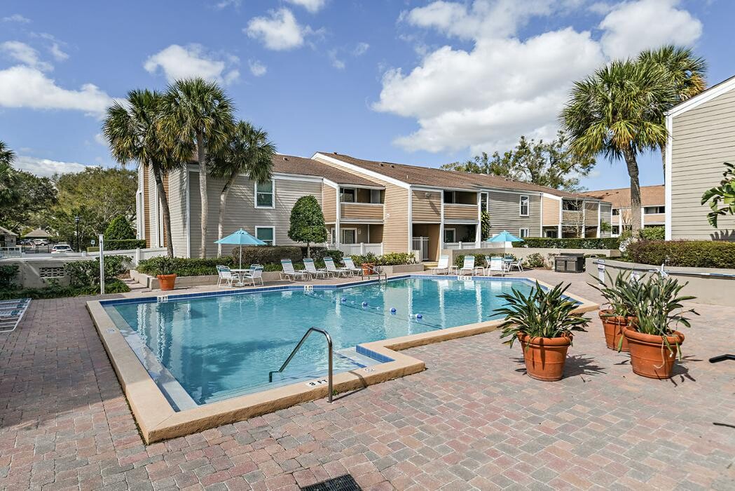 Images Woodlake Villas