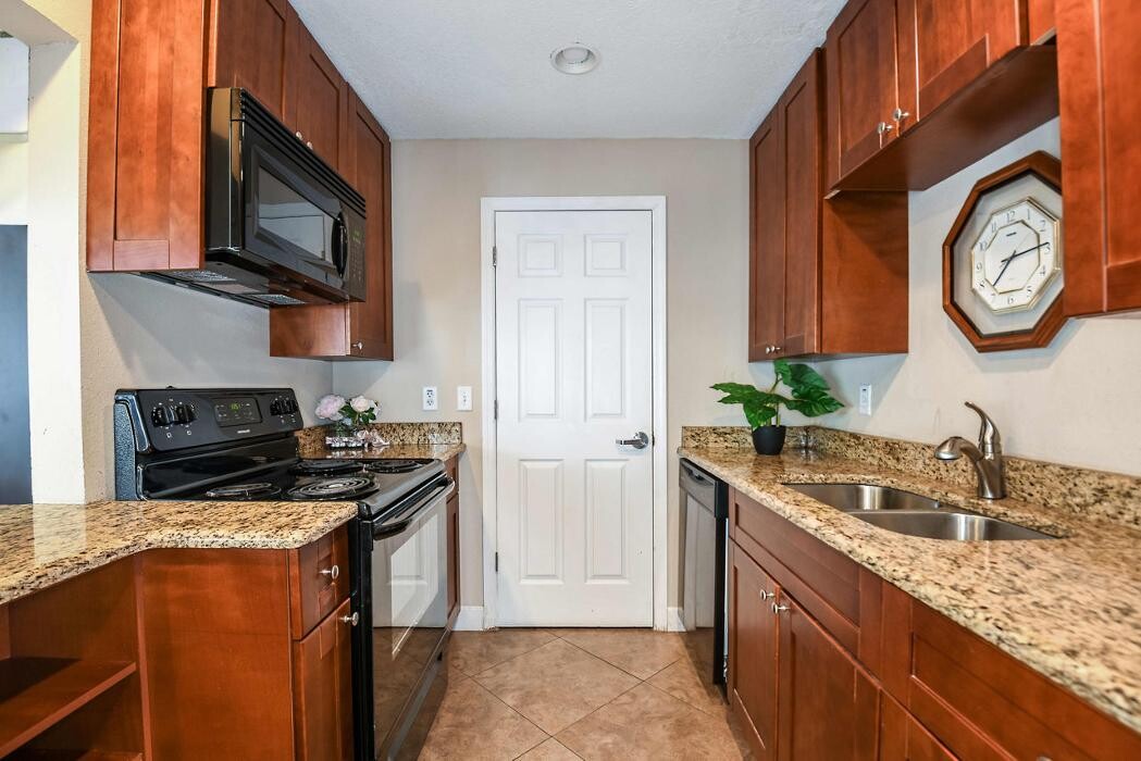 Images Woodlake Villas