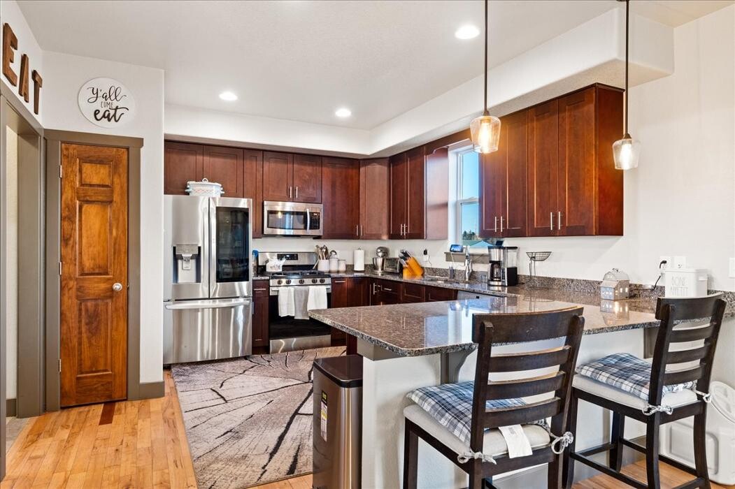 Images Peak Properties