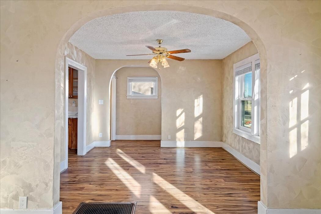 Images Peak Properties