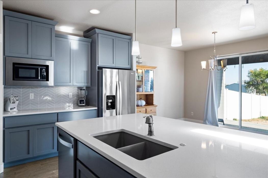 Images Peak Properties