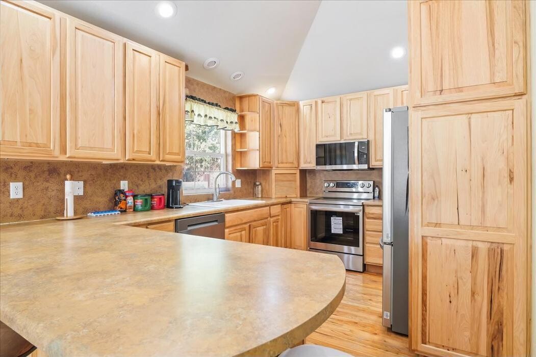 Images Peak Properties