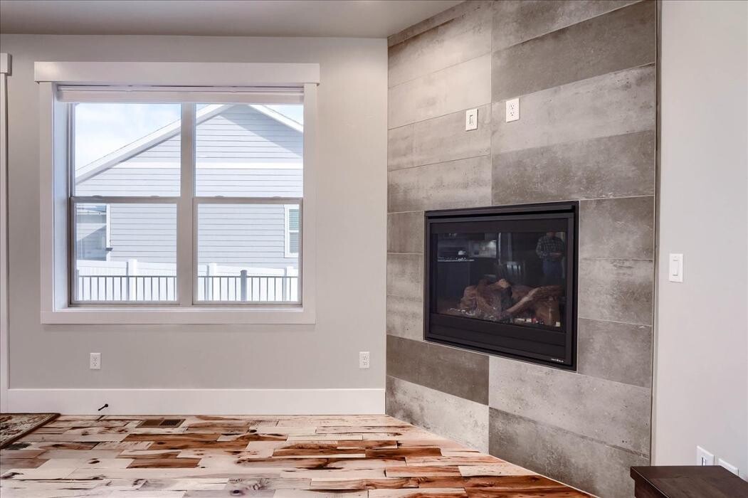 Images Peak Properties