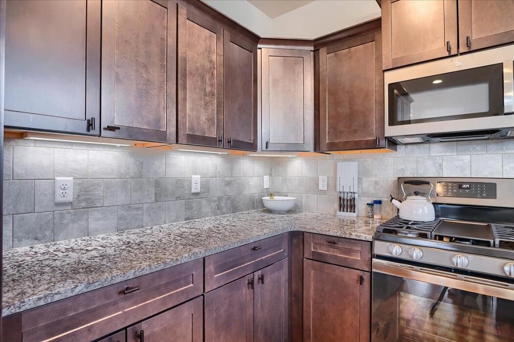 Images Peak Properties