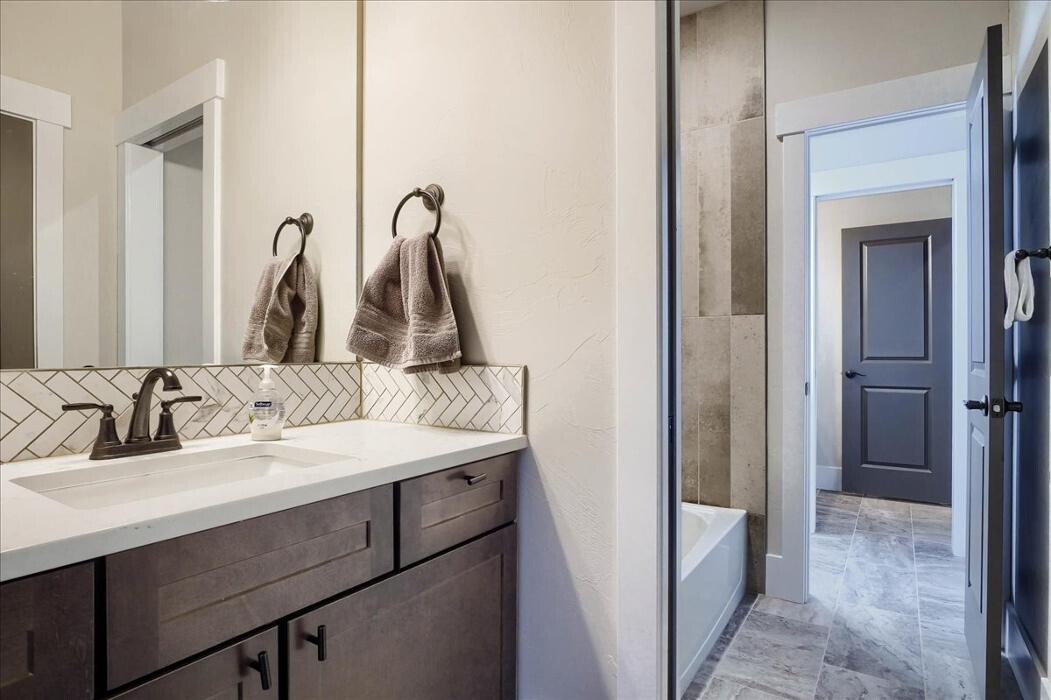 Images Peak Properties