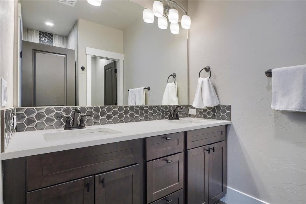 Images Peak Properties