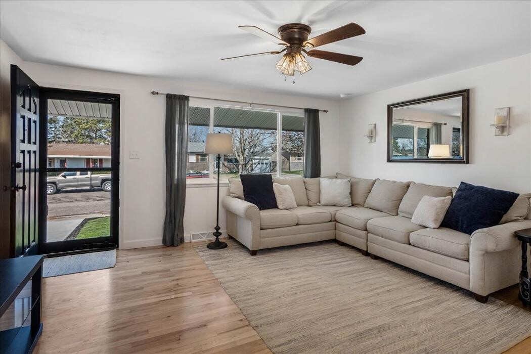 Images Peak Properties