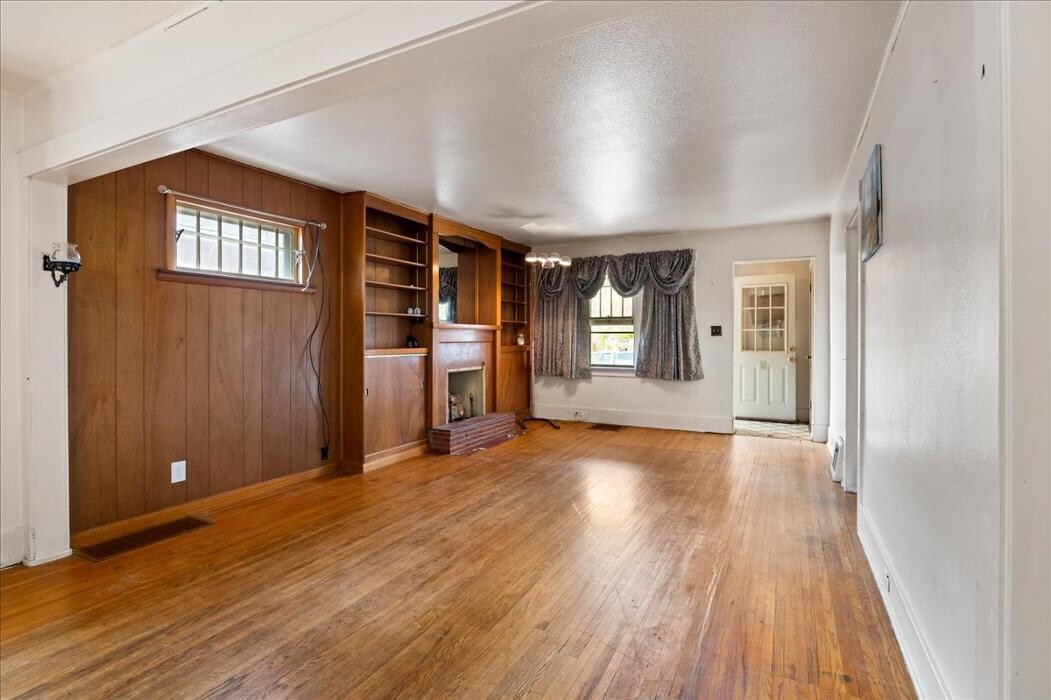 Images Peak Properties