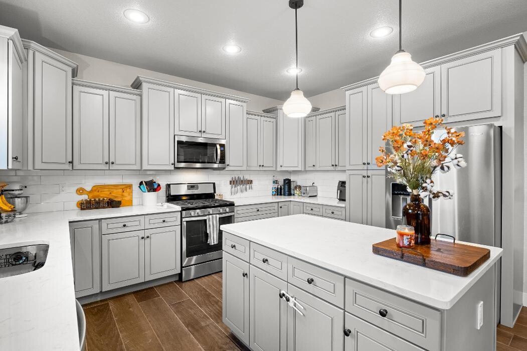 Images Peak Properties