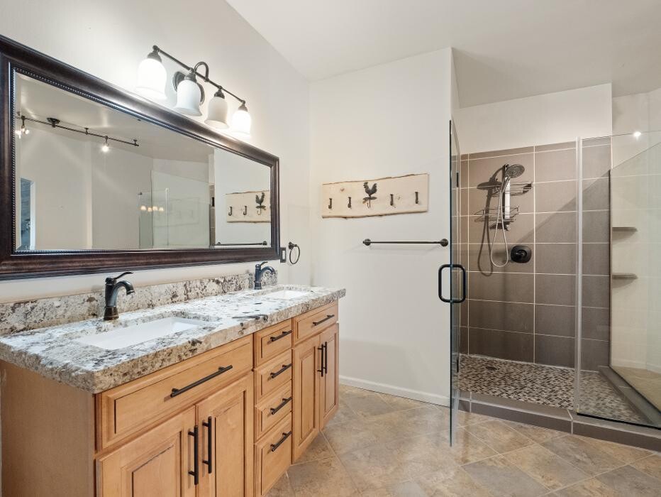 Images Peak Properties