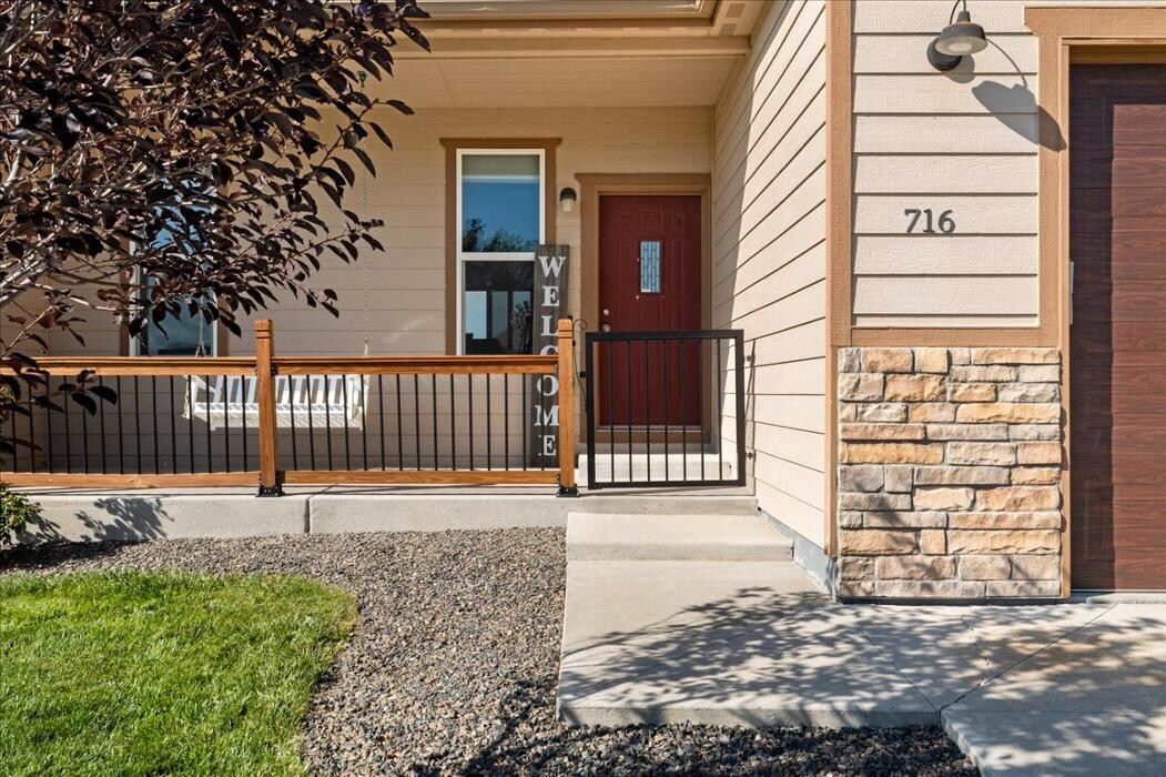 Images Peak Properties