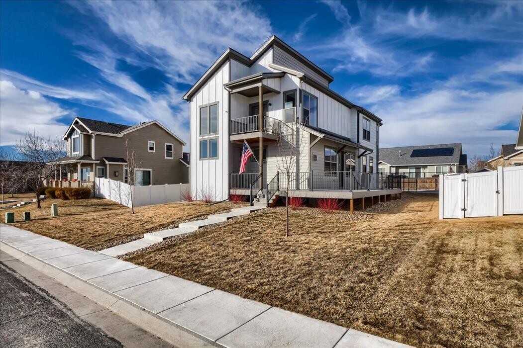 Images Peak Properties