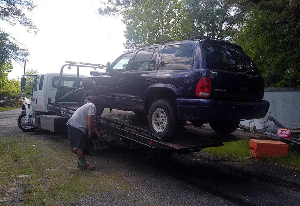 Images Eddie's Wrecker Service - 24 Hour Towing