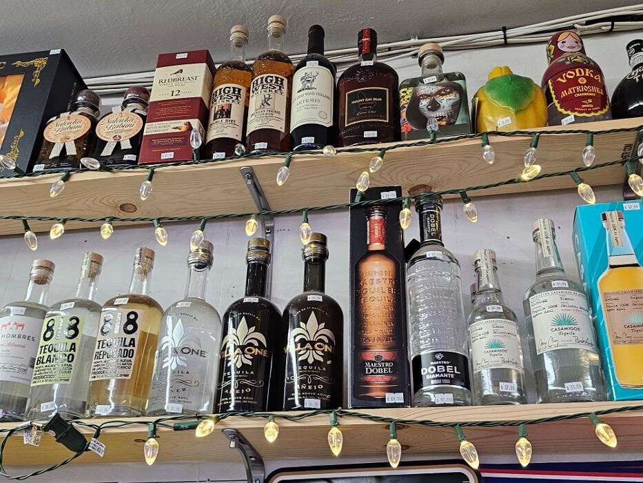 Images GUSS LIQUOR STORE