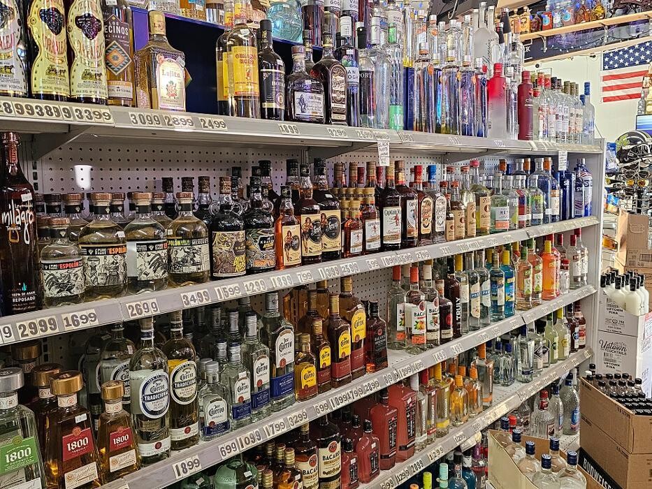 Images GUSS LIQUOR STORE