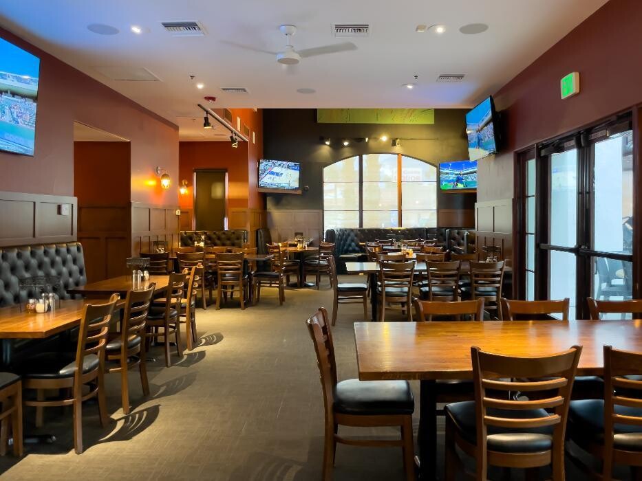 Images Stuft Pizza Bar & Grill