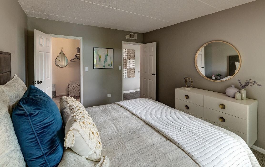 Images Foxboro Apartments