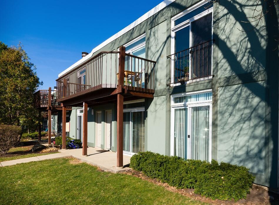 Images Foxboro Apartments