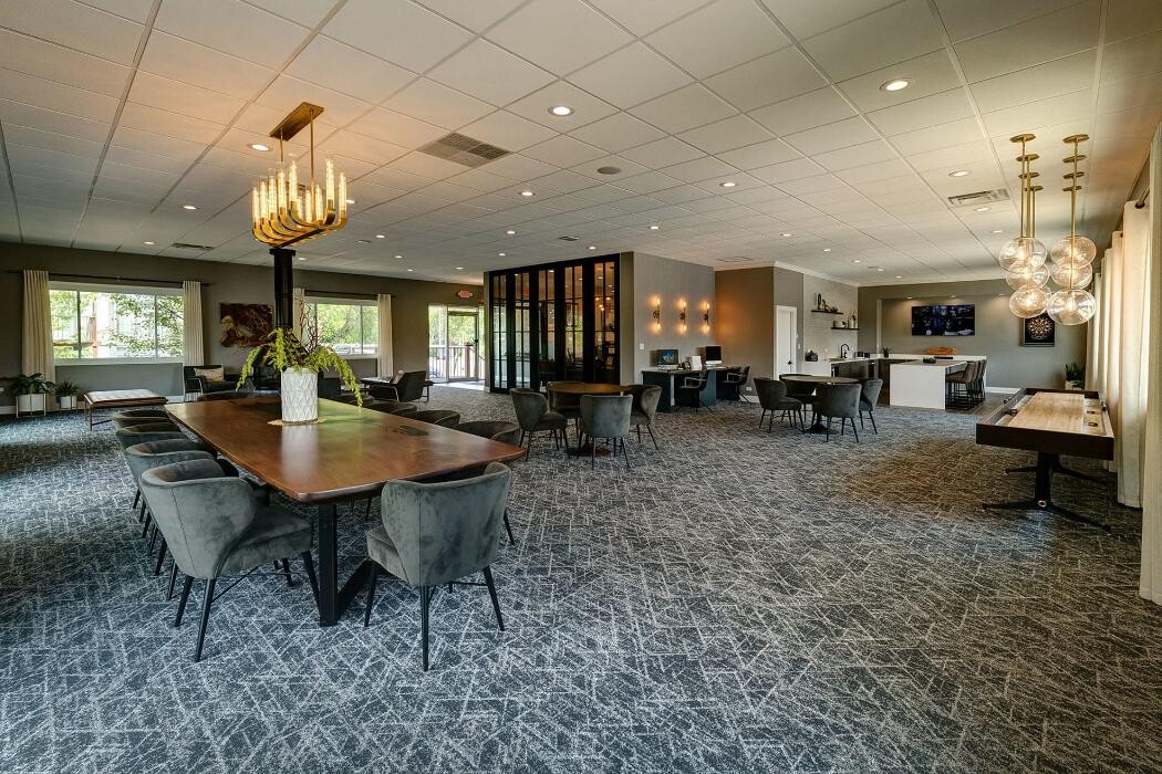 Images Foxboro Apartments