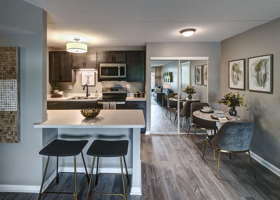 Images Foxboro Apartments