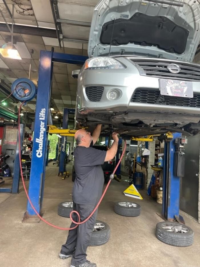Images Pat's Brake Service Inc. & Lynn's Garage