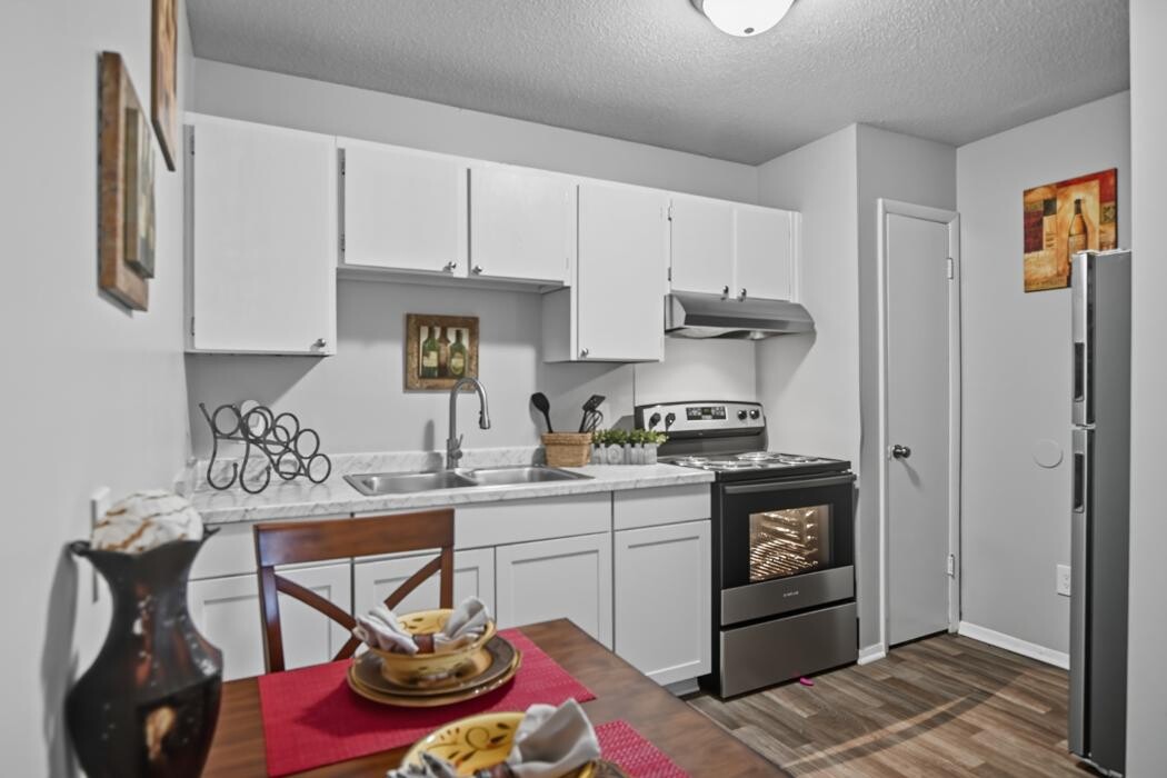 Images Summer Tree Apartments