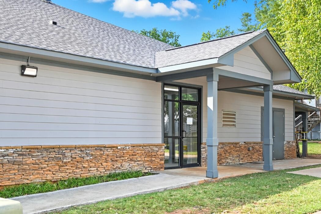 Images Summer Tree Apartments