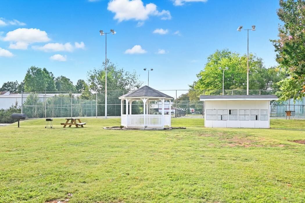 Images Summer Tree Apartments