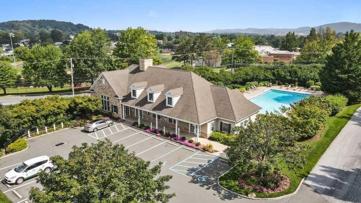 Images Governor Mifflin Apartments